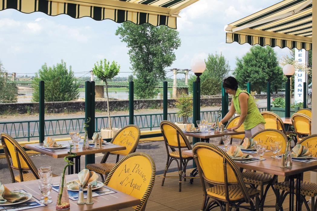 Logis Hotels - Au Poisson D'Argent - Hotel 3 Etoiles Et Restaurant Le Mesnil-en-Vallee Bagian luar foto