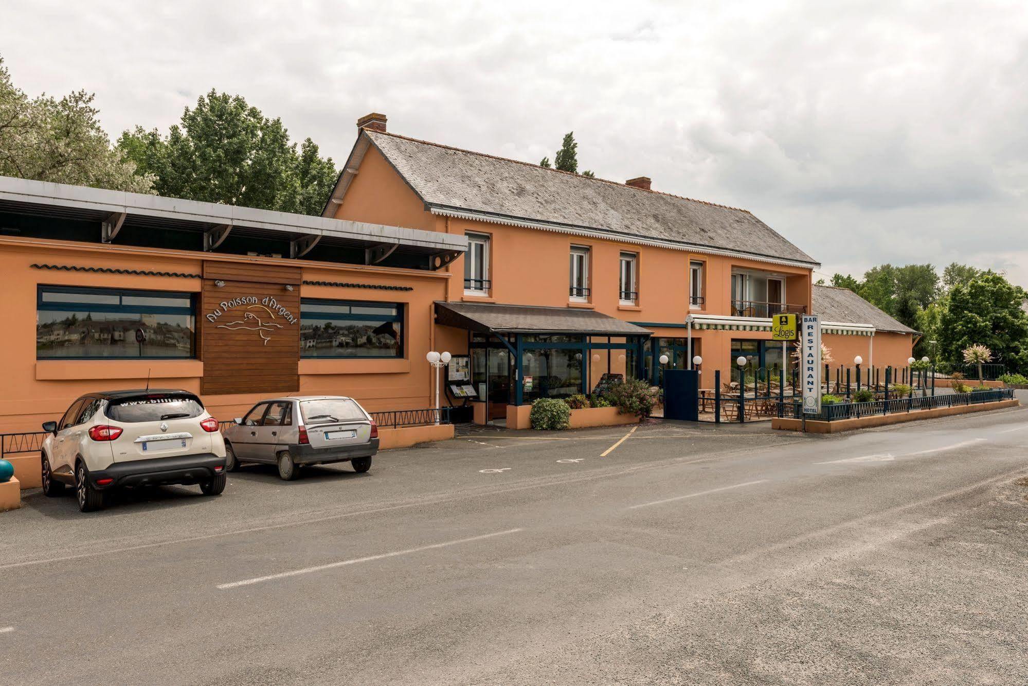 Logis Hotels - Au Poisson D'Argent - Hotel 3 Etoiles Et Restaurant Le Mesnil-en-Vallee Bagian luar foto