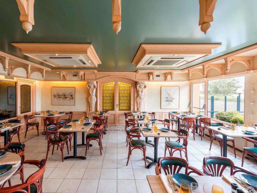 Logis Hotels - Au Poisson D'Argent - Hotel 3 Etoiles Et Restaurant Le Mesnil-en-Vallee Bagian luar foto
