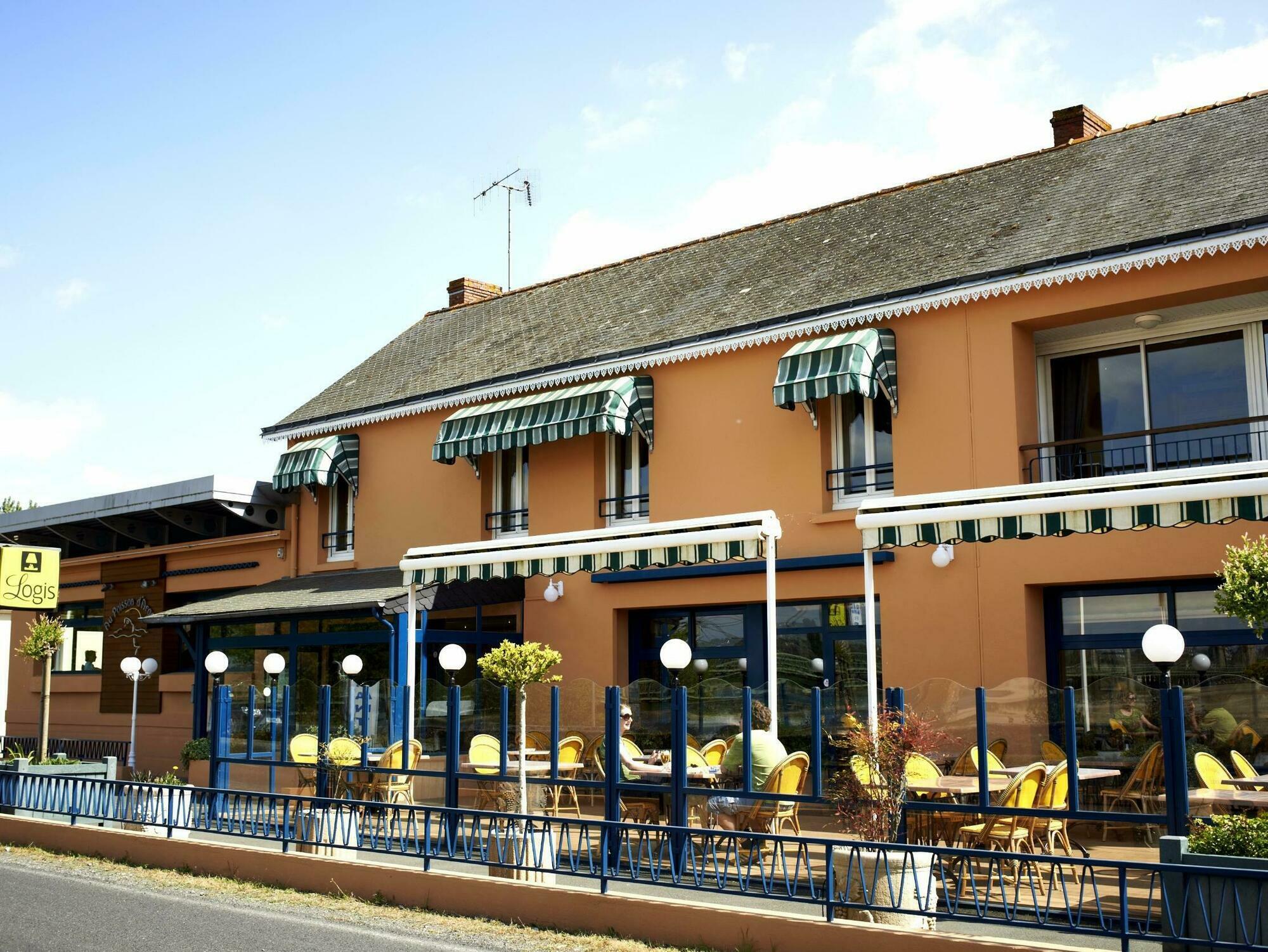 Logis Hotels - Au Poisson D'Argent - Hotel 3 Etoiles Et Restaurant Le Mesnil-en-Vallee Bagian luar foto